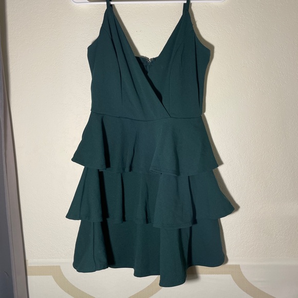 Trixxi Dresses & Skirts - Trixxi Elegant Green Tiered Dress - Size S